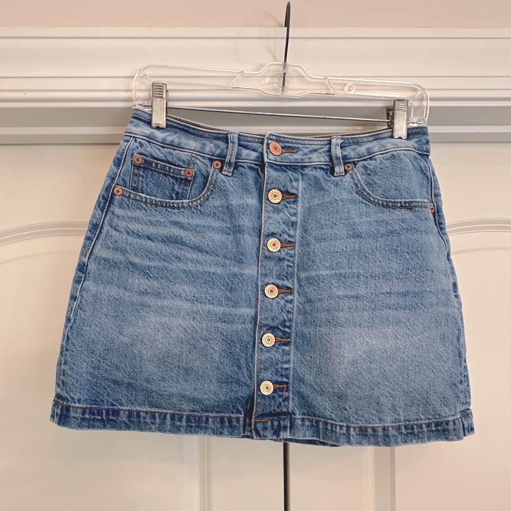 American Eagle button front denim mini skirt. Size 6.